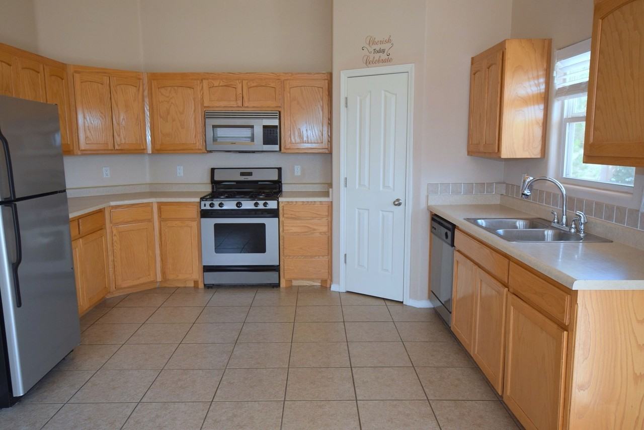 900 Molten Pl Nw - Photo 3 of 22