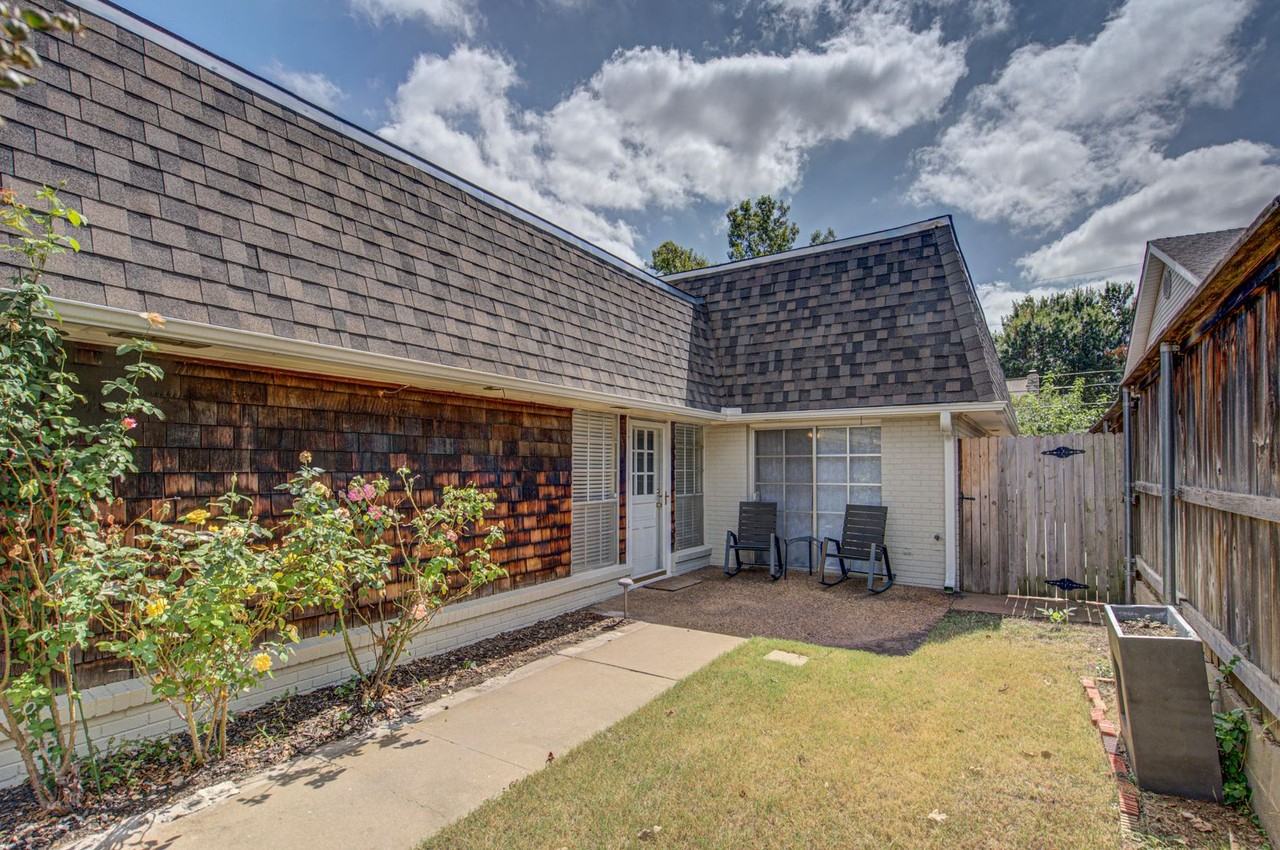 2518 Northwest 62nd Street - Photo 4 of 39