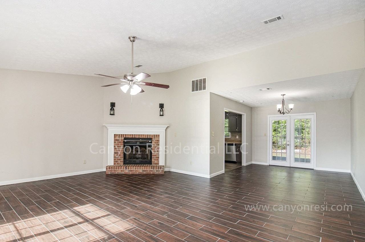 950 Sideline Court - Photo 4 of 14