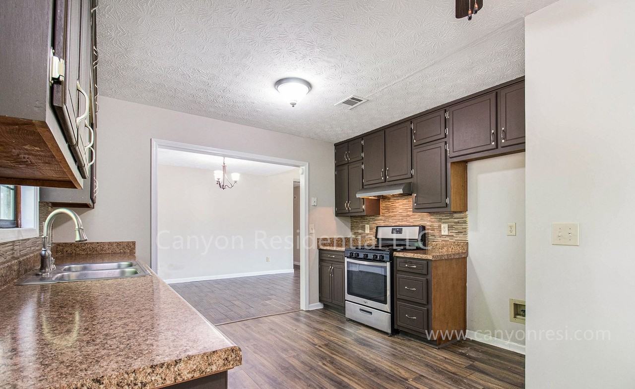 950 Sideline Court - Photo 6 of 14