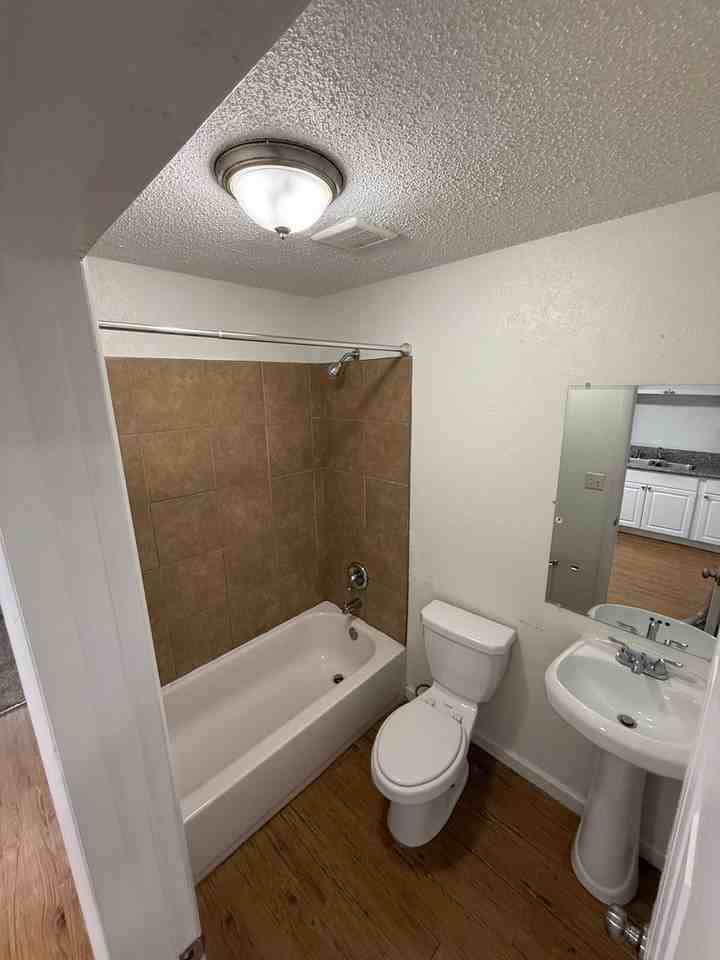 721 Depew St #10 - Photo 4 of 6
