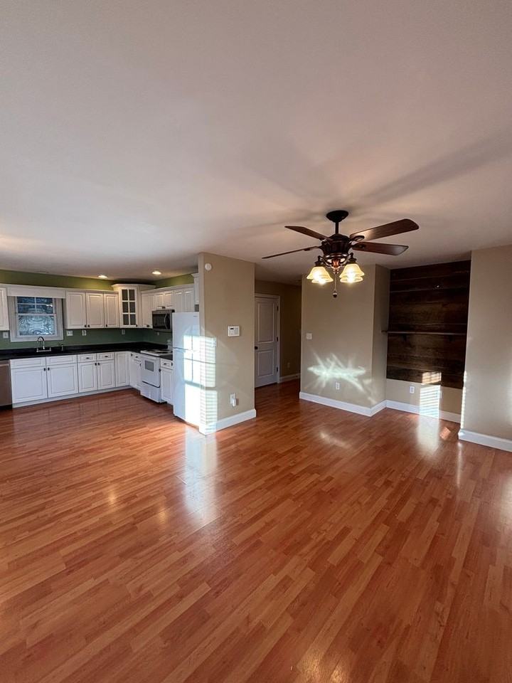 1305 Forest Ave - Photo 2 of 33