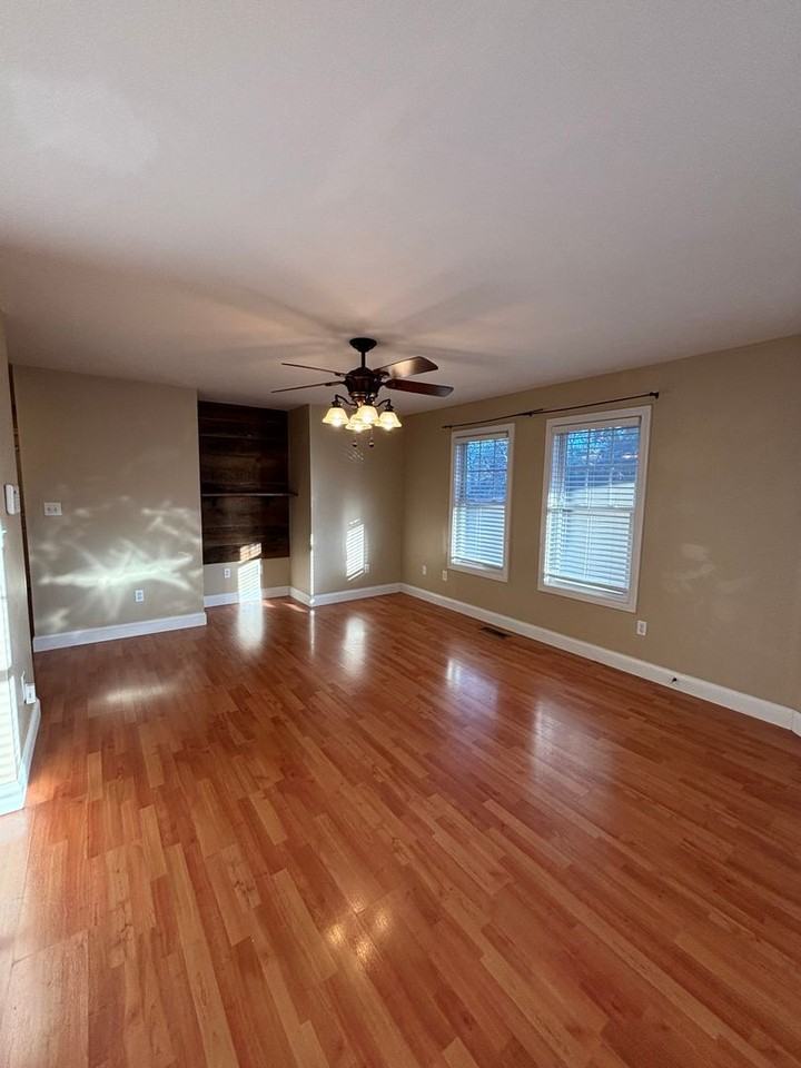 1305 Forest Ave - Photo 3 of 33