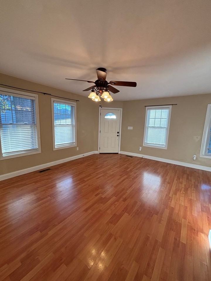 1305 Forest Ave - Photo 4 of 33