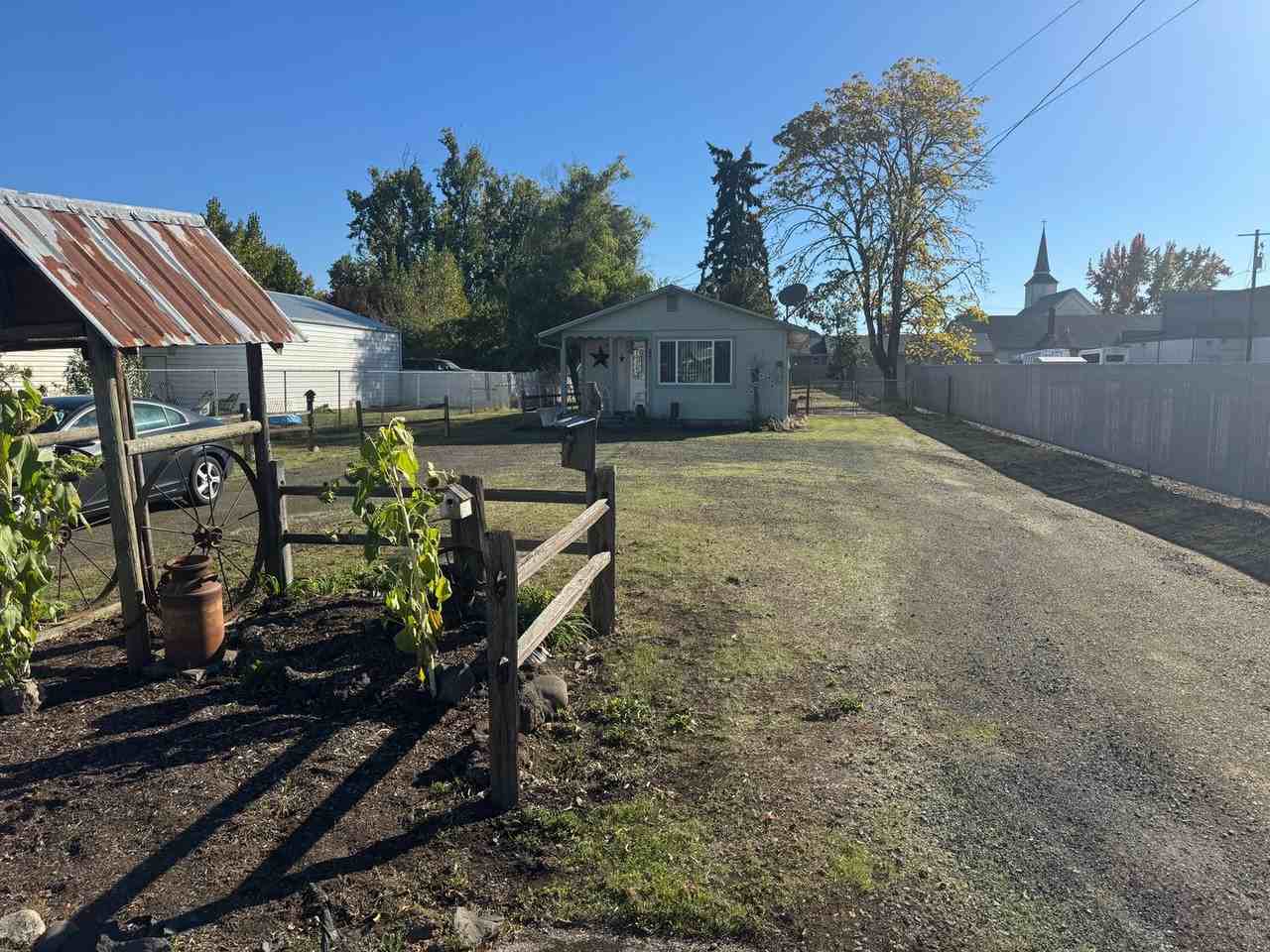 630 Territorial St - Photo 2 of 33