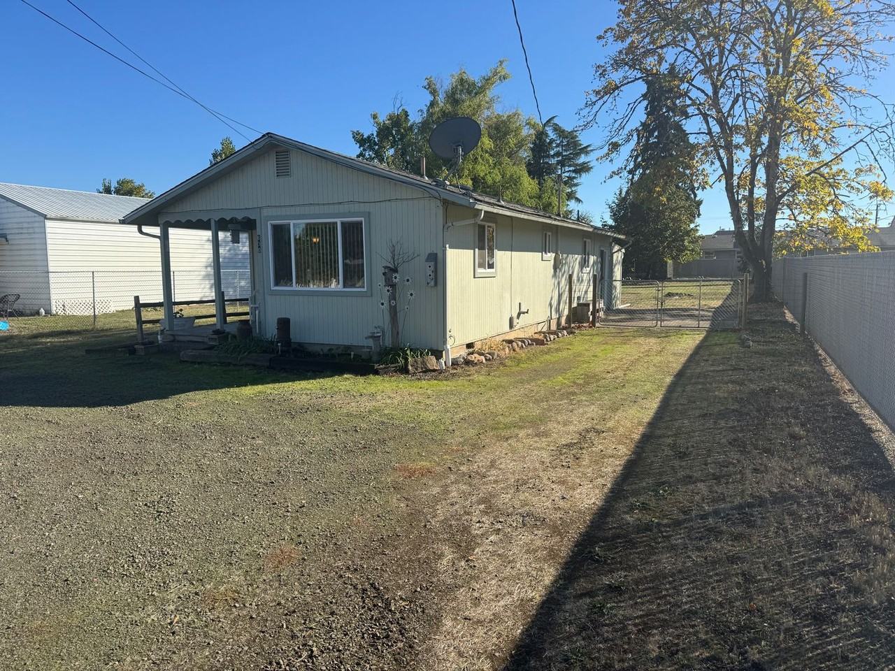 630 Territorial St - Photo 3 of 33