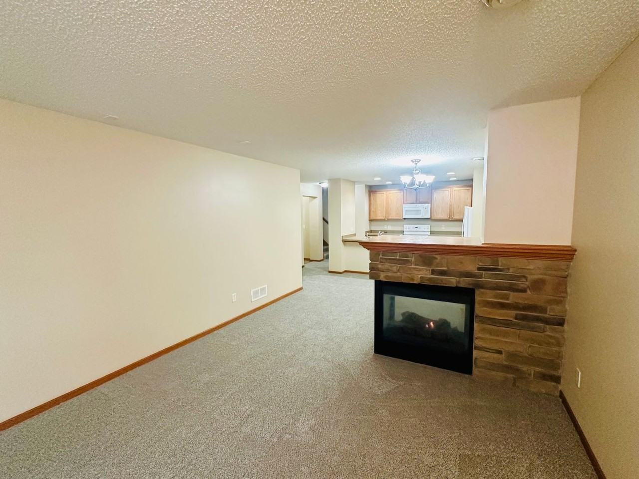 10833 Kingsfield Lane - Photo 3 of 19