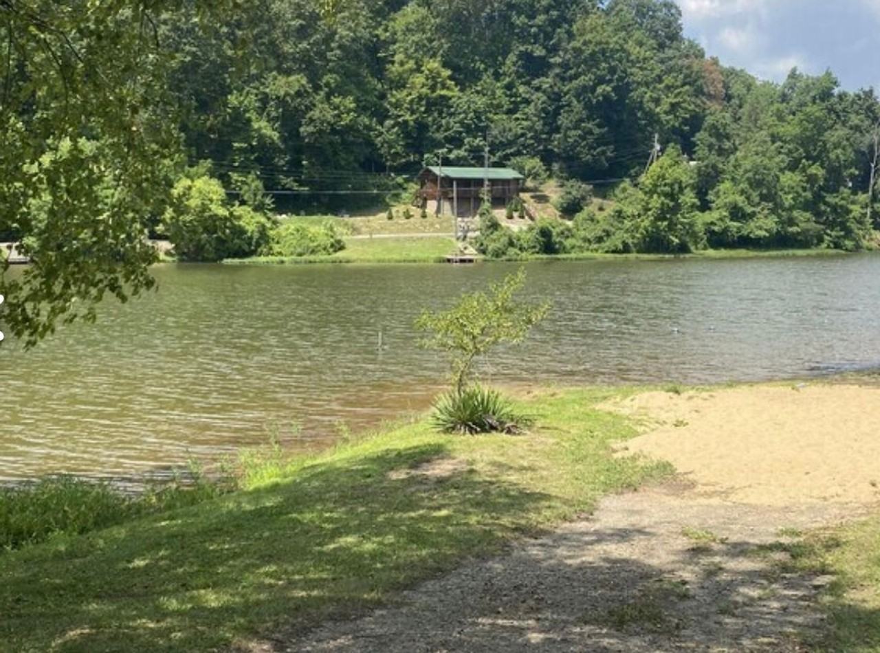 128 Lake Shore Dr - Photo 3 of 6