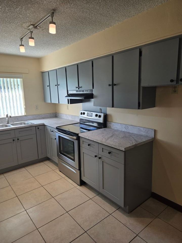 620 Avenue Y Ne - Photo 3 of 20