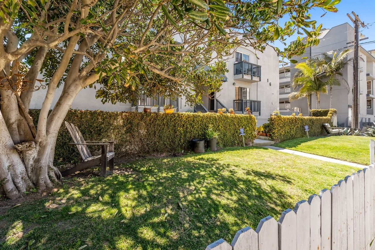 16 Fleet St - Move In Special! - Photo 5 of 6