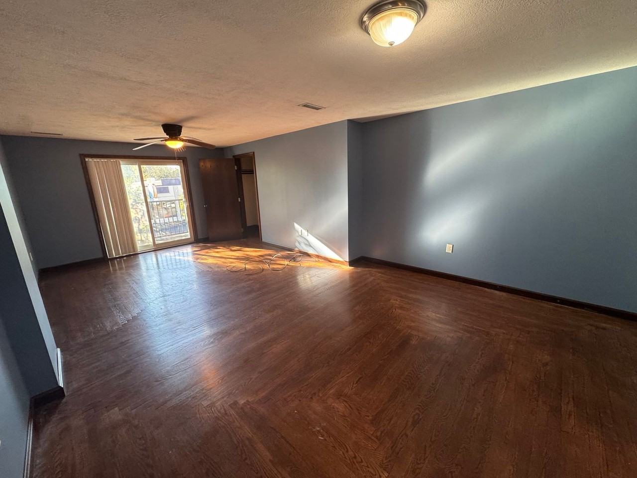 242 S Market St - Photo 3 of 8