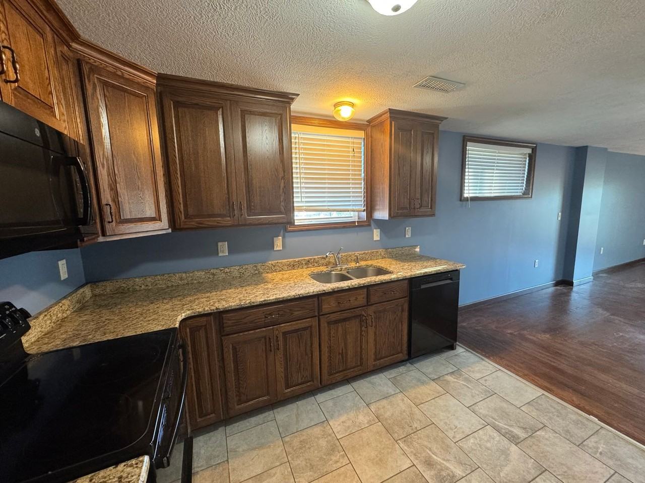 242 S Market St - Photo 4 of 8