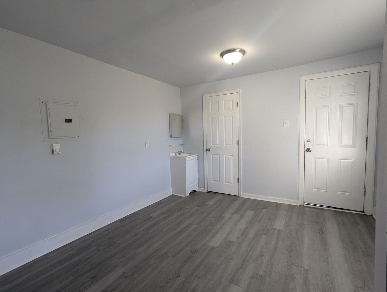 519 E 9th St - Photo 6 of 9