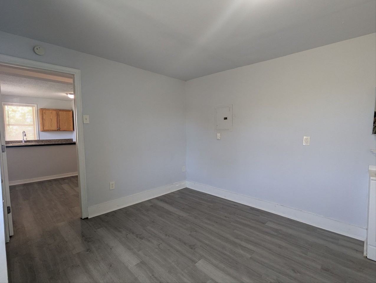 519 E 9th St - Photo 7 of 9