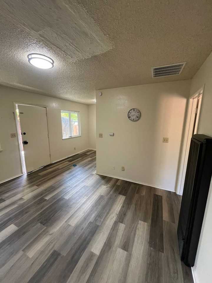 1168 Nevada Ave - Photo 4 of 26