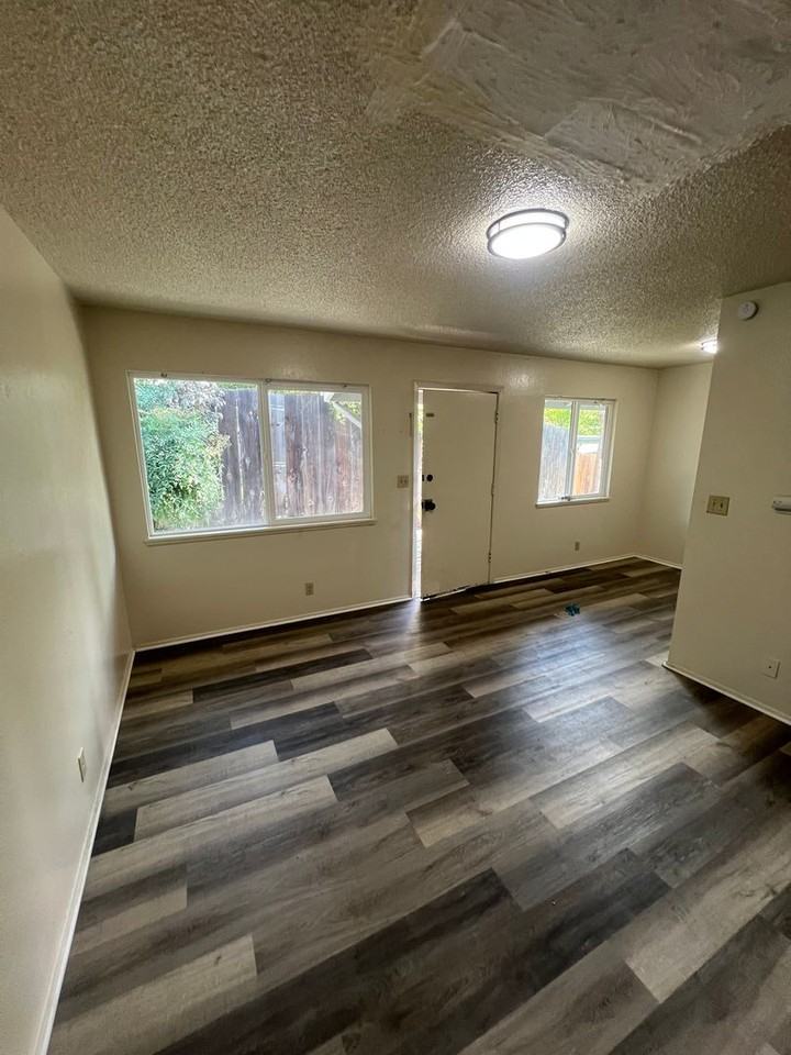 1168 Nevada Ave - Photo 5 of 26