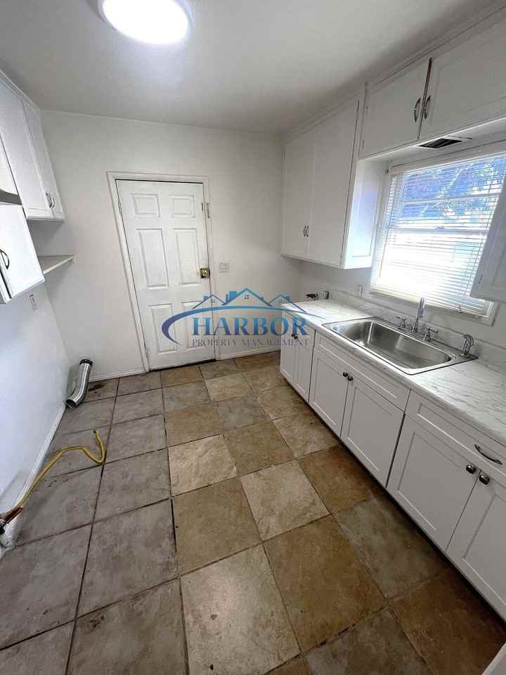 5009 W 101st St - Photo 3 of 6