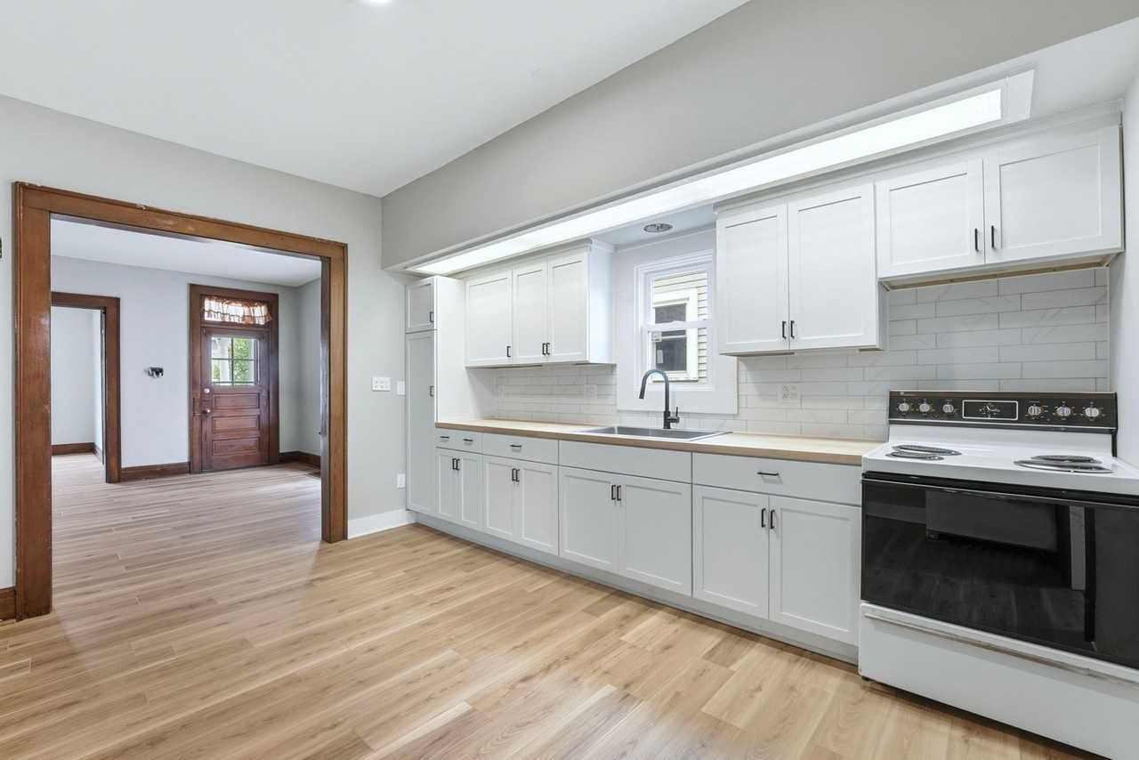444 E Suttenfield St - Photo 3 of 20