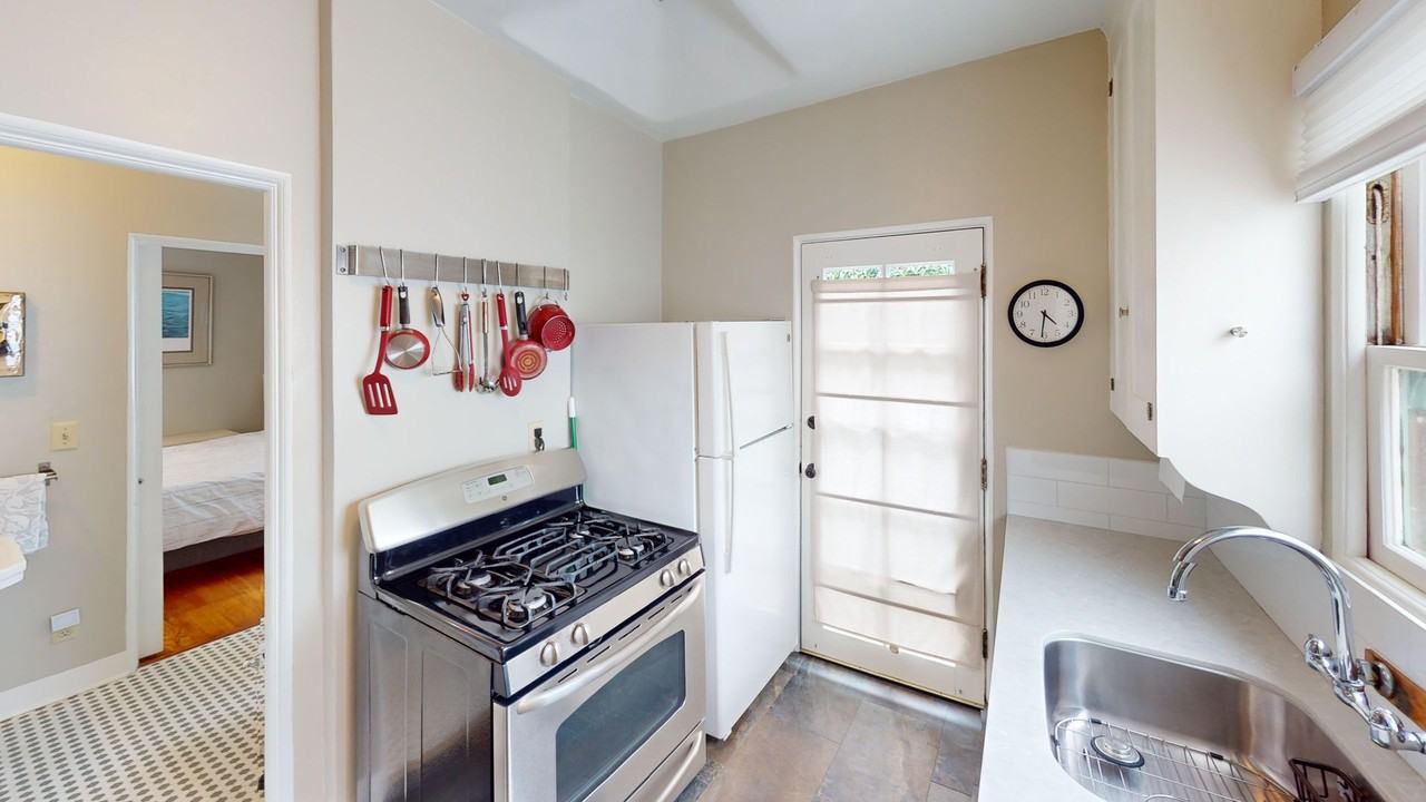 952 C Avenue - Photo 7 of 14