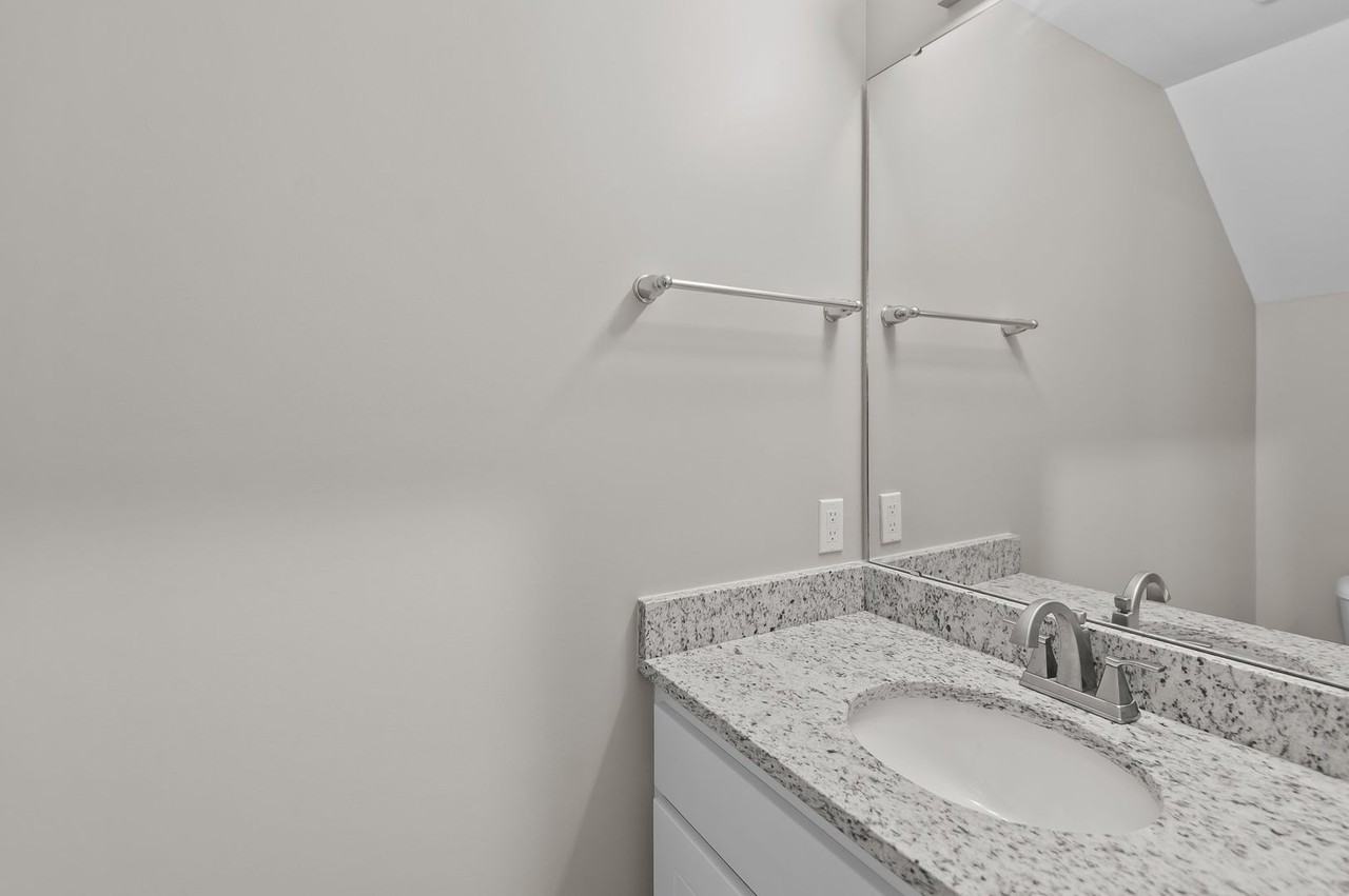 1260 Cross Creek Cir - Photo 3 of 12