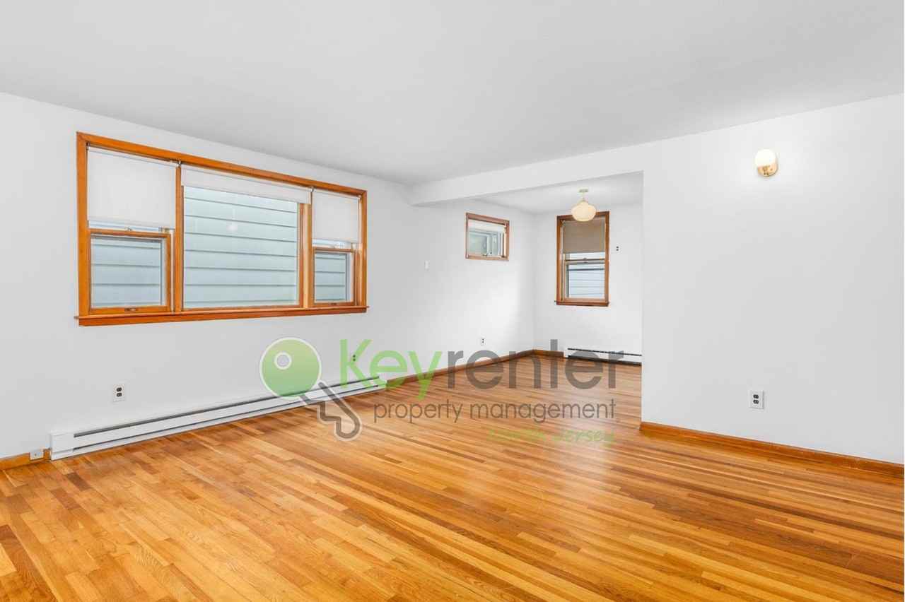 171 Burns Ave - Photo 2 of 20