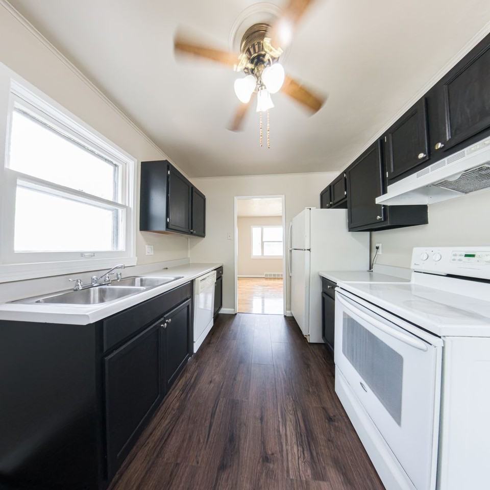 2100 61st St - Photo 6 of 30