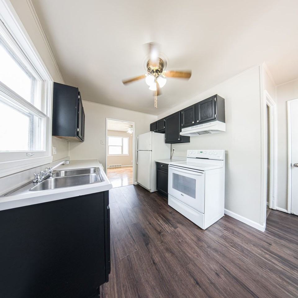 2100 61st St - Photo 7 of 30