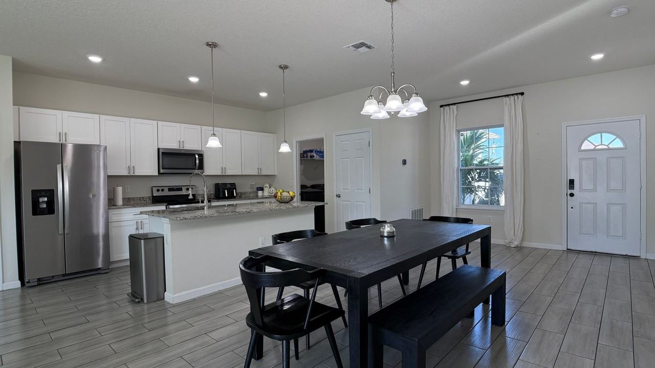 2129 Hibiscus Pl - Photo 2 of 36