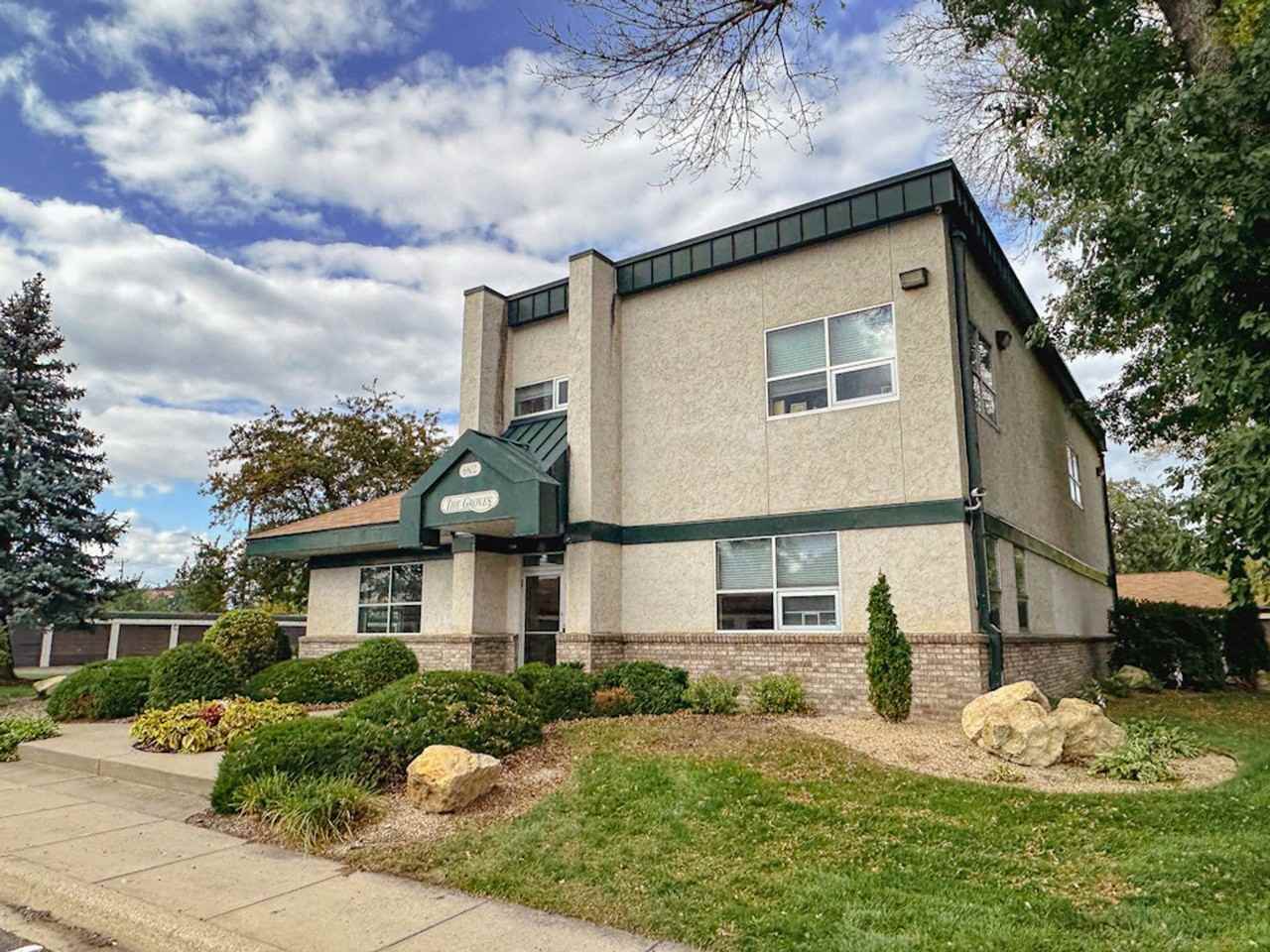 The Groves Apartments - Photo 2 of 50