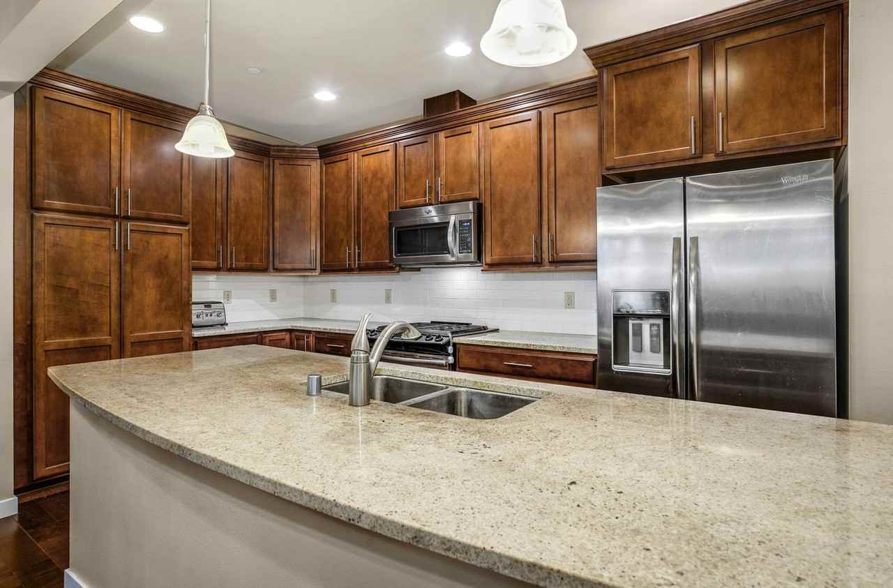 1400 Ne Hickory Ln - Photo 3 of 18