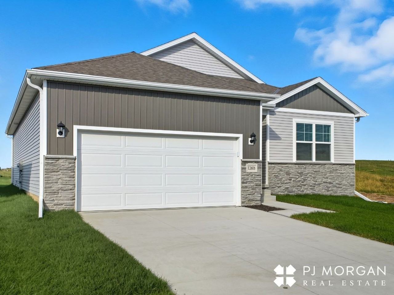 12606 S 205th St - Photo 2 of 29