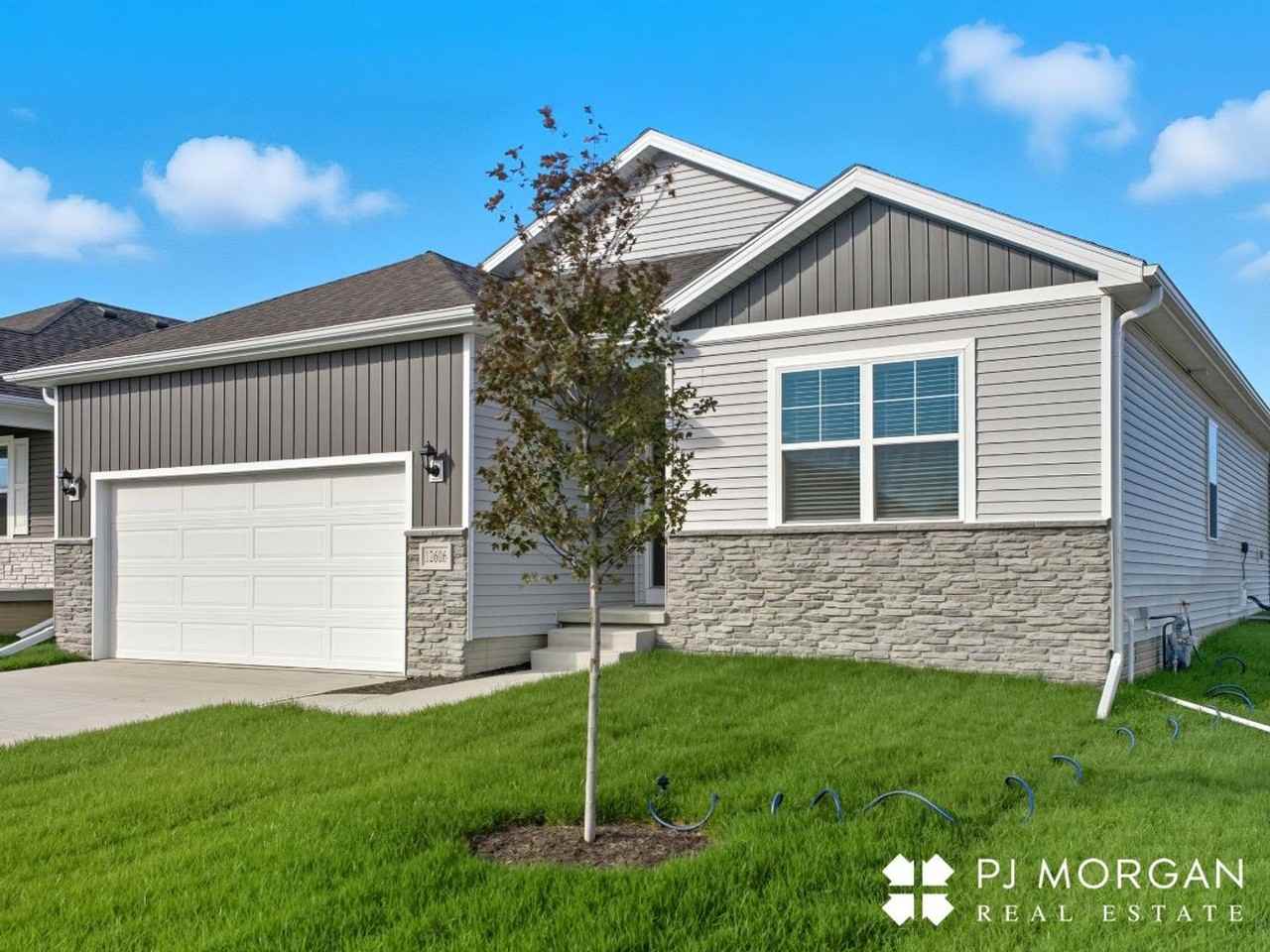 12606 S 205th St - Photo 3 of 29