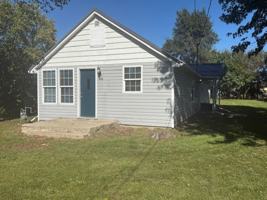 featured image of 1214 W Rogers St