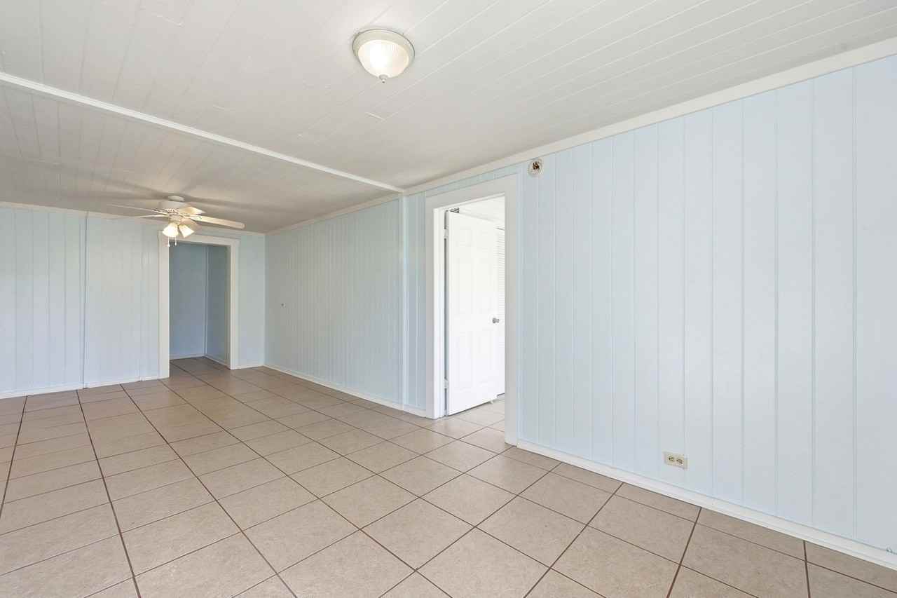 228 Oleander St - Photo 3 of 23