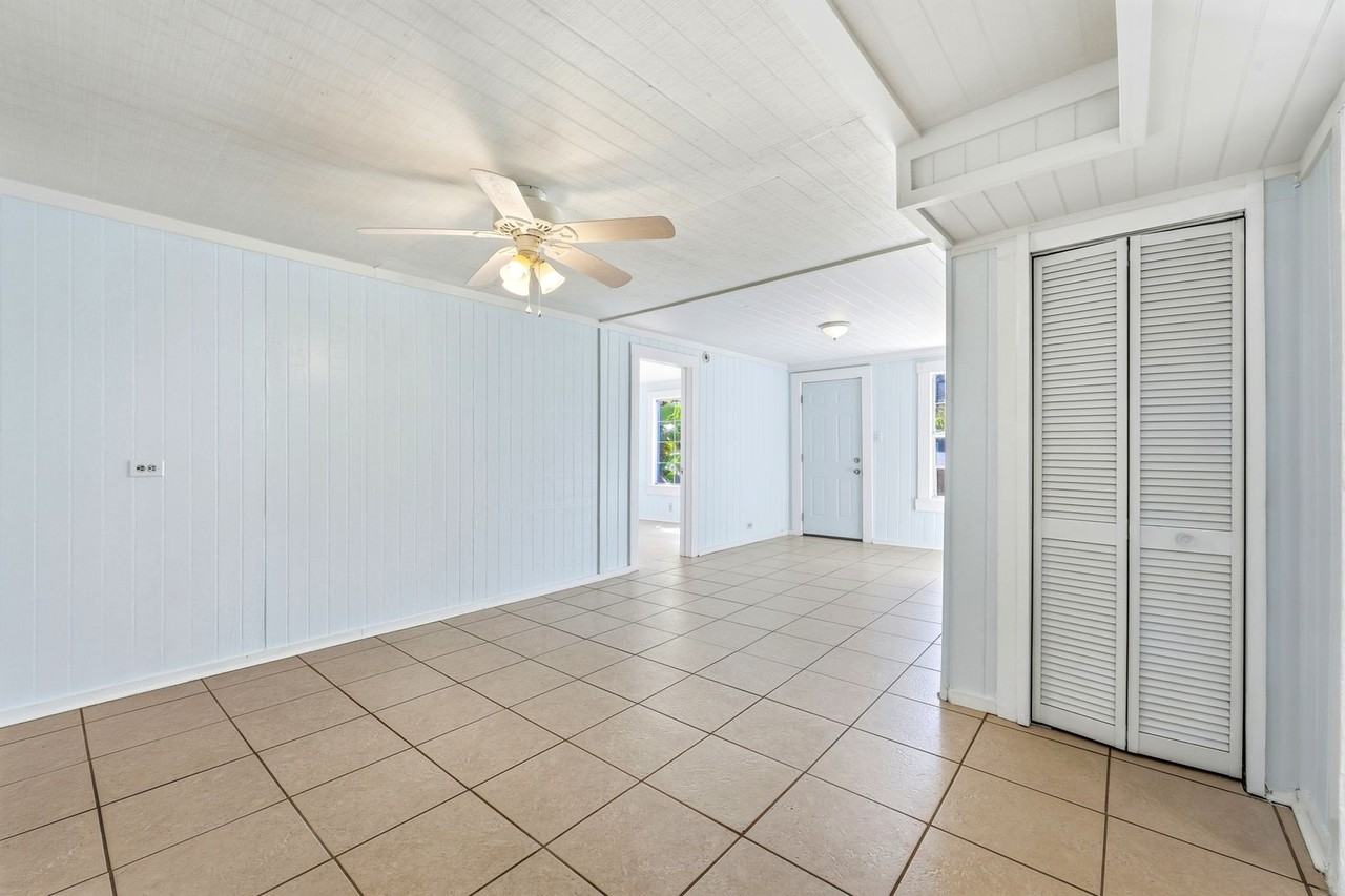 228 Oleander St - Photo 6 of 23