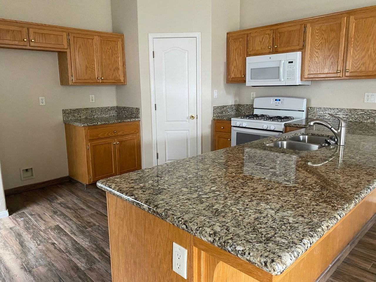 9604 Lanneau Ct - Photo 3 of 13