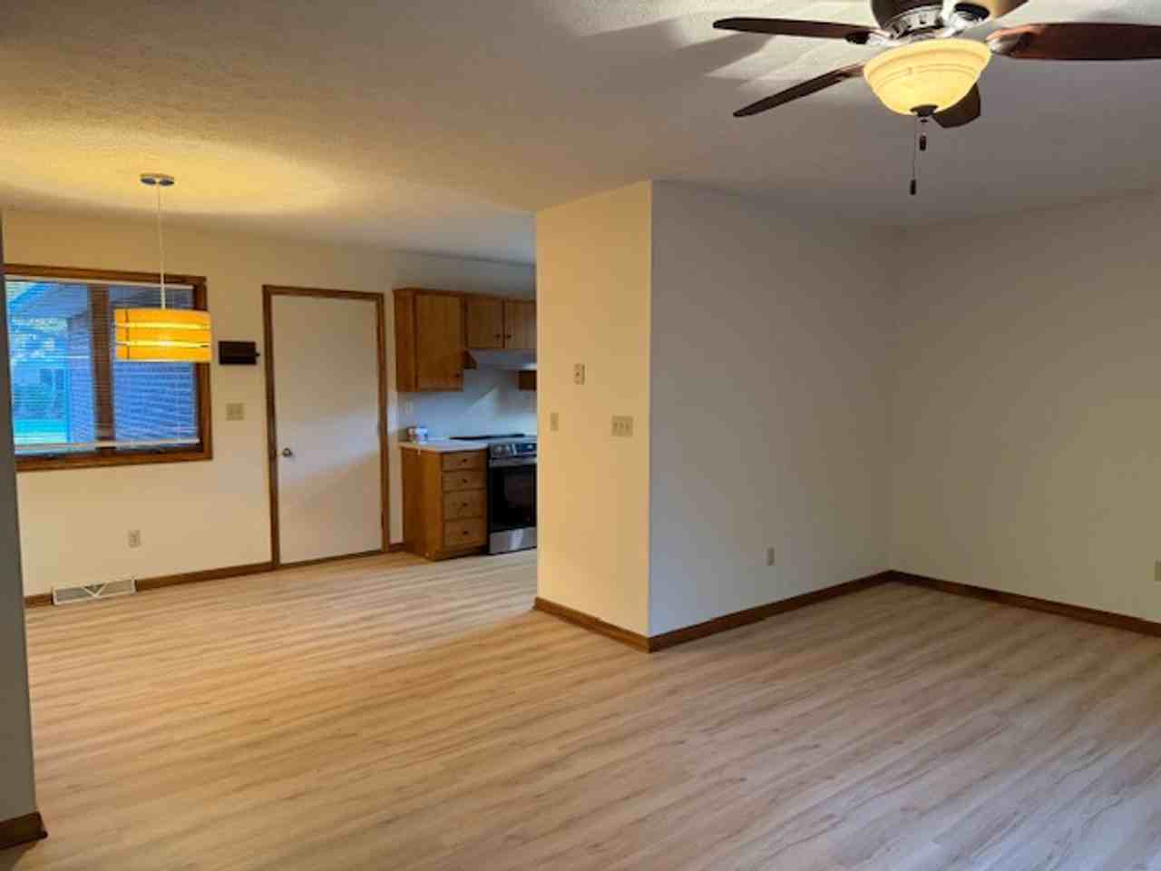 2812 Eastwood Dr - Photo 3 of 15