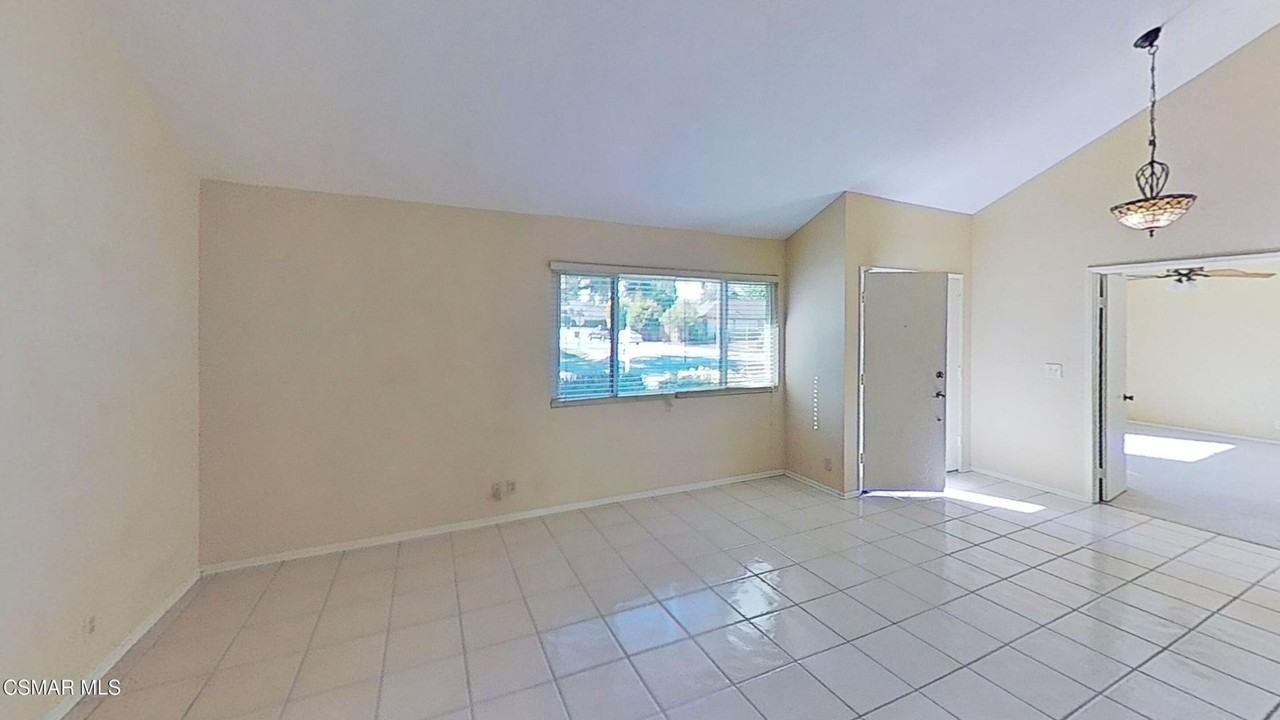 205 Larkhill St - Photo 4 of 26