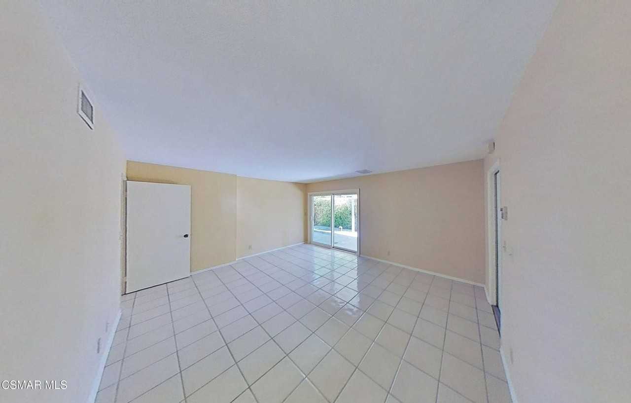 205 Larkhill St - Photo 6 of 26