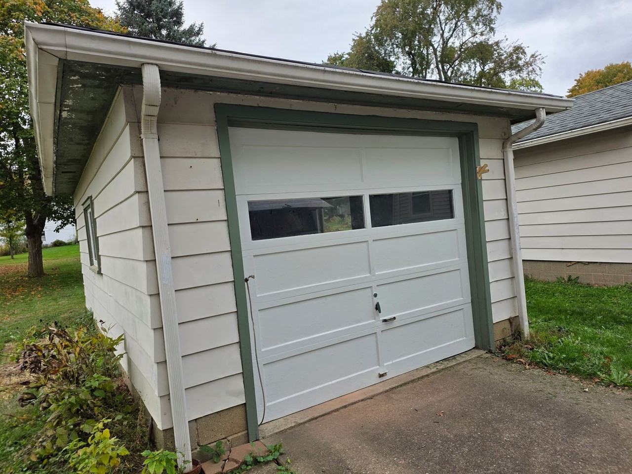 518 Sloan Avenue - Photo 2 of 21