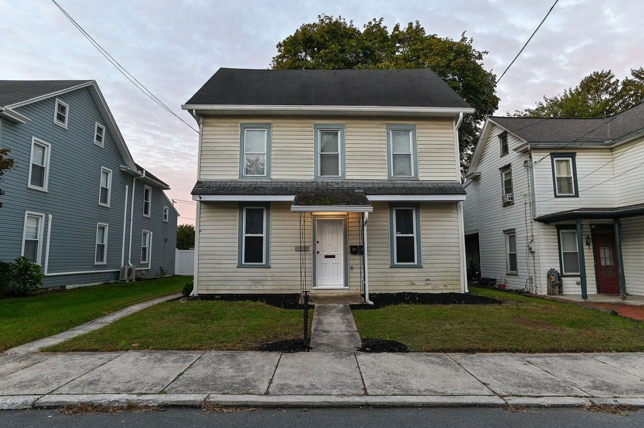 118 S Railroad St - Photo 2 of 34