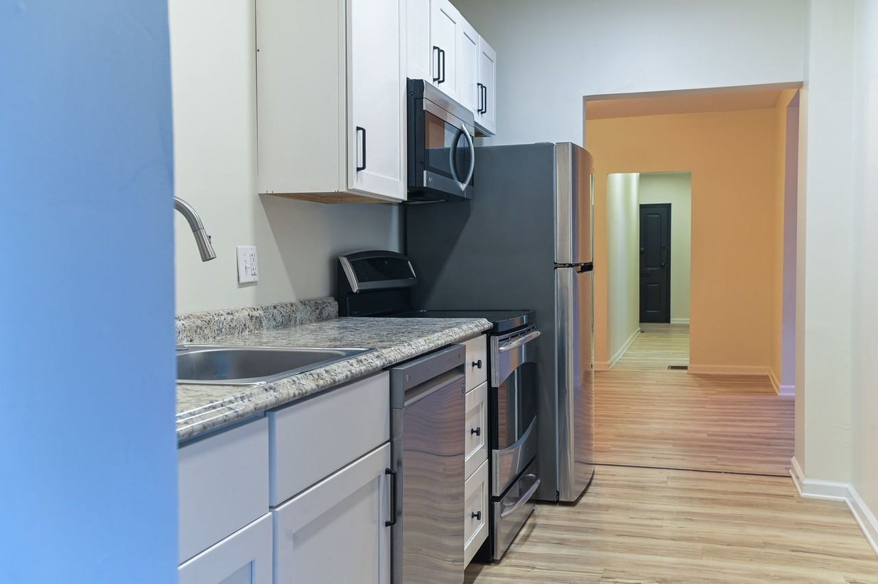 118 S Railroad St - Photo 4 of 34