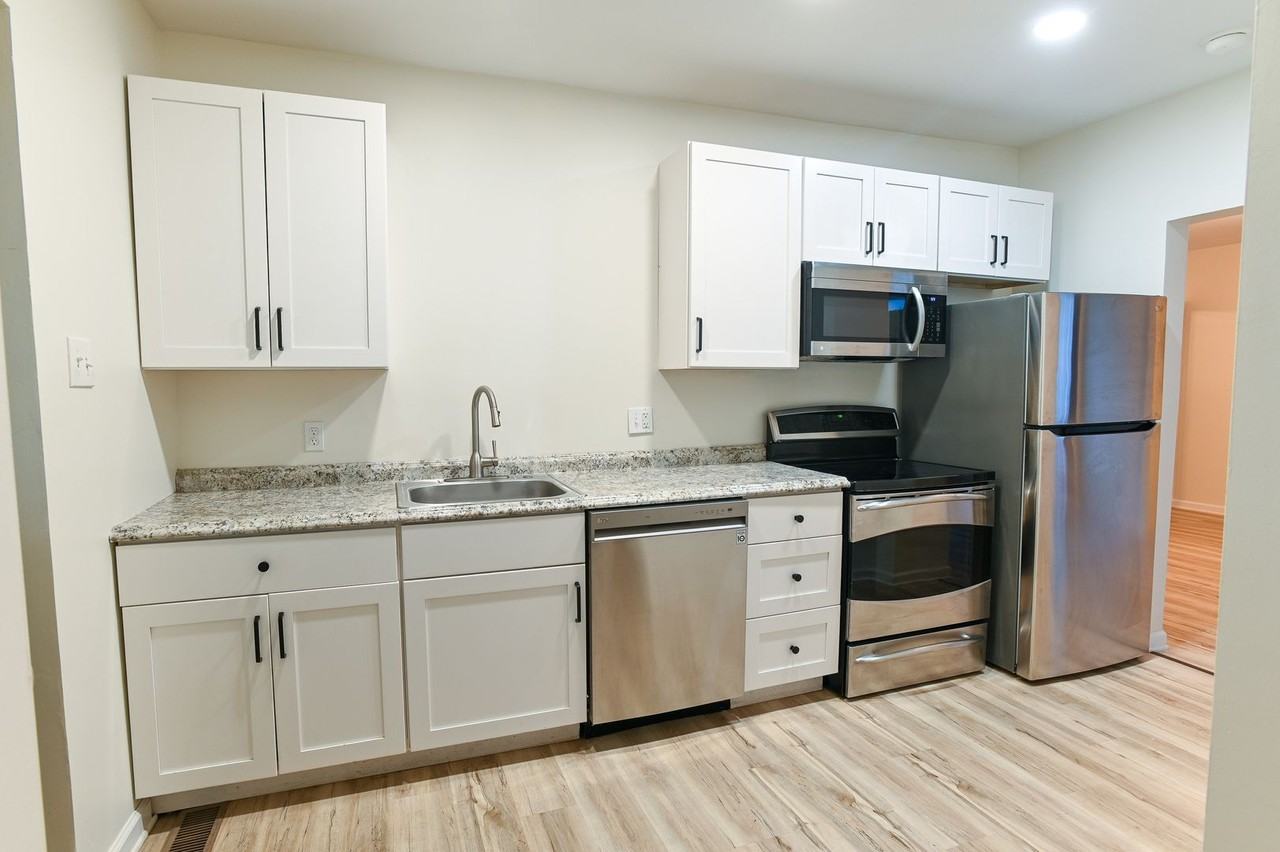 118 S Railroad St - Photo 6 of 34