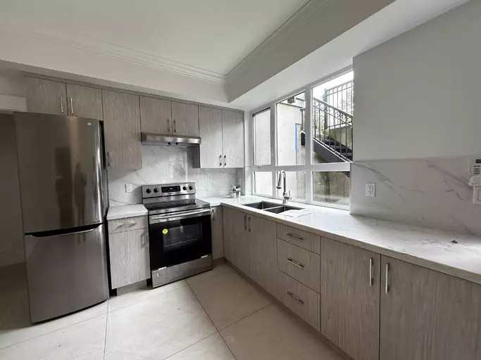 1206 Blaine Dr - Photo 3 of 10