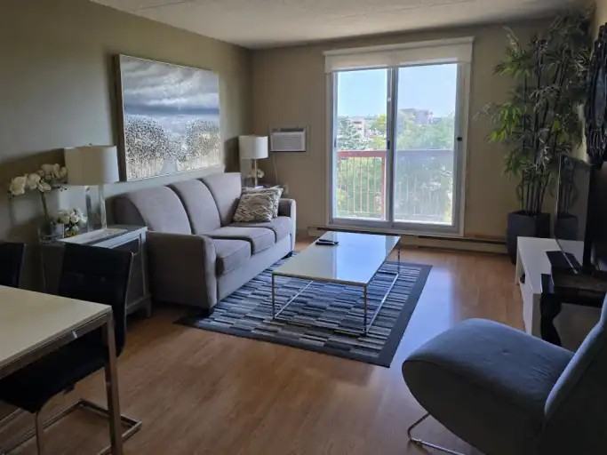 243 Queen St - Photo 2 of 7