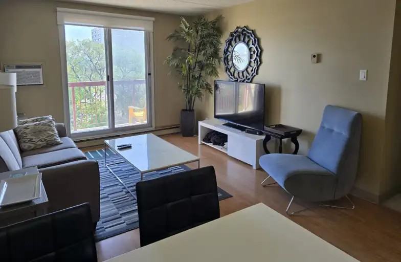 243 Queen St - Photo 3 of 7