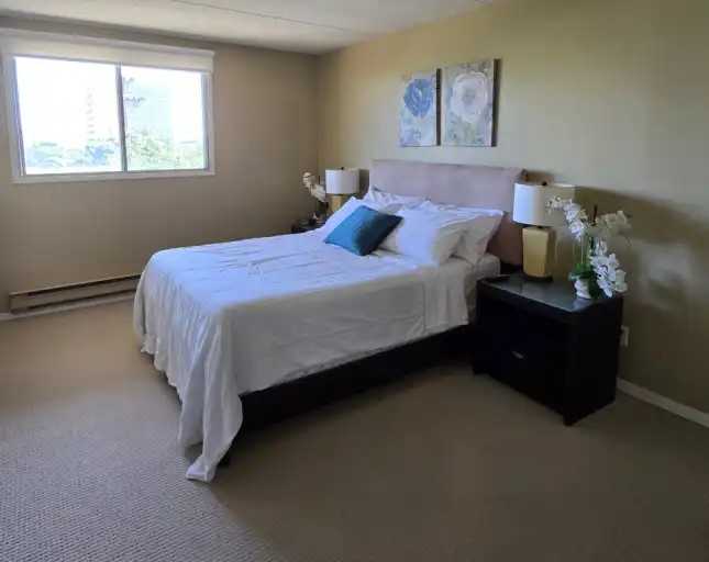 243 Queen St - Photo 4 of 7