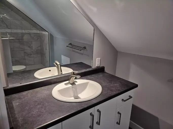 39 Mississaga St W #3 - Photo 6 of 10