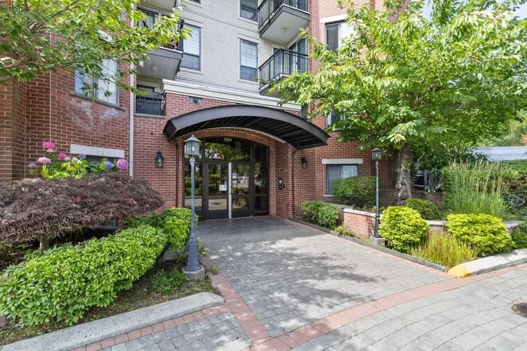 20303 Douglas Cres #410