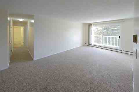 9409 94 Avenue - Photo 3 of 8